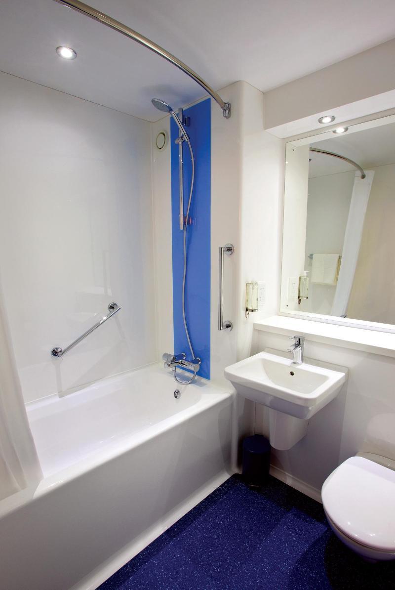 Travelodge Ipswich Stowmarket Haughley Экстерьер фото